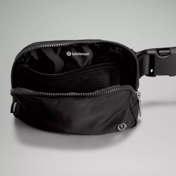 LAST ONES!! 🆕 NWT EXTENDED STRAP lululemon everywhere belt bag - black/white - Picture 15 of 15